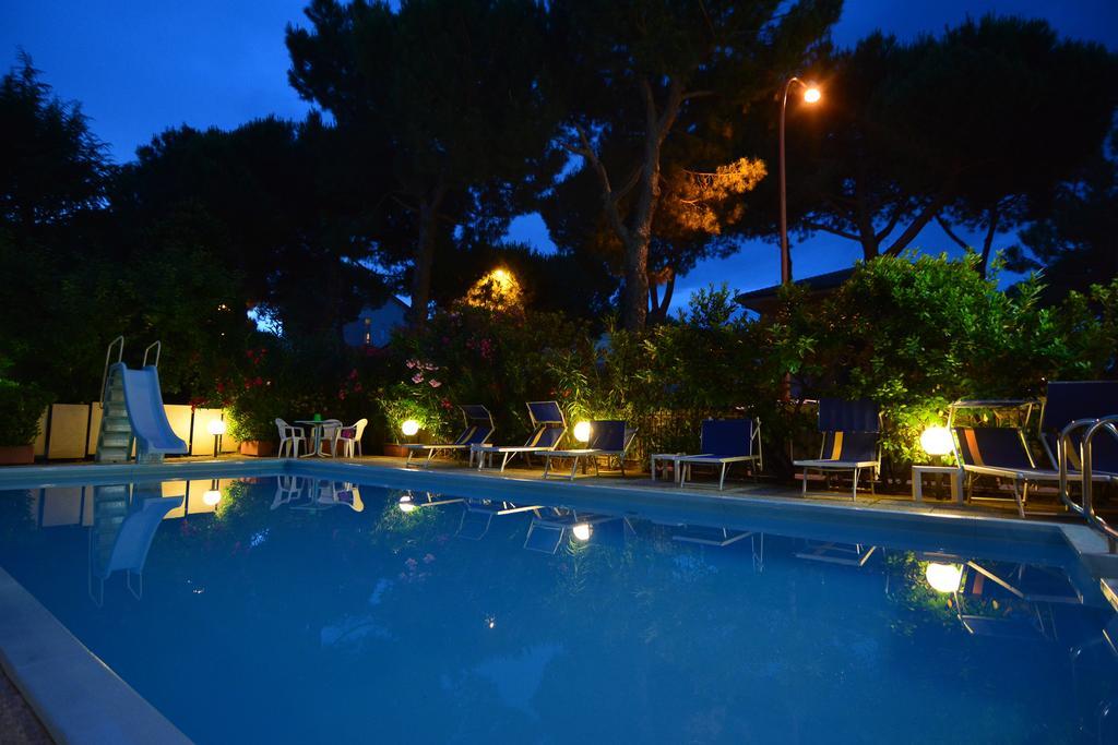 Hotel Zani Cervia Bagian luar foto