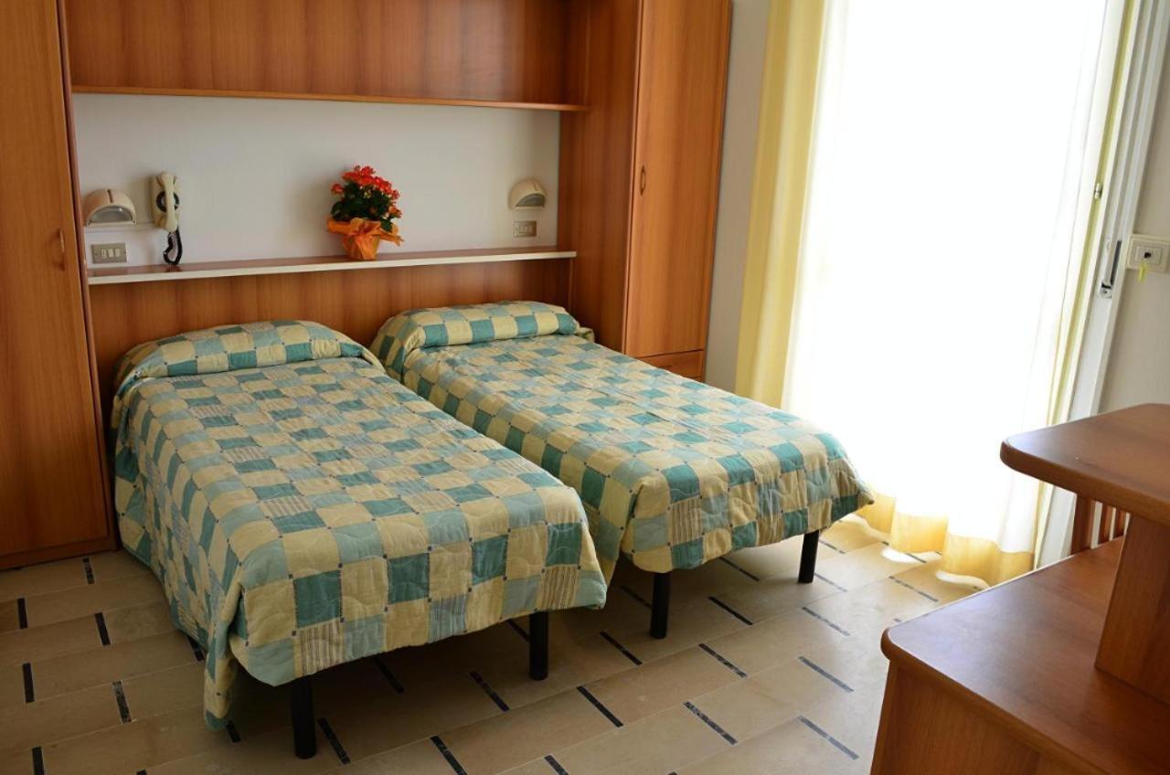 Hotel Zani Cervia Bagian luar foto