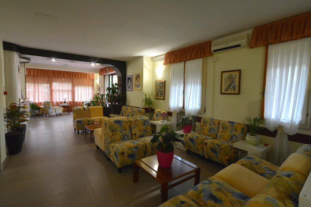 Hotel Zani Cervia Bagian luar foto