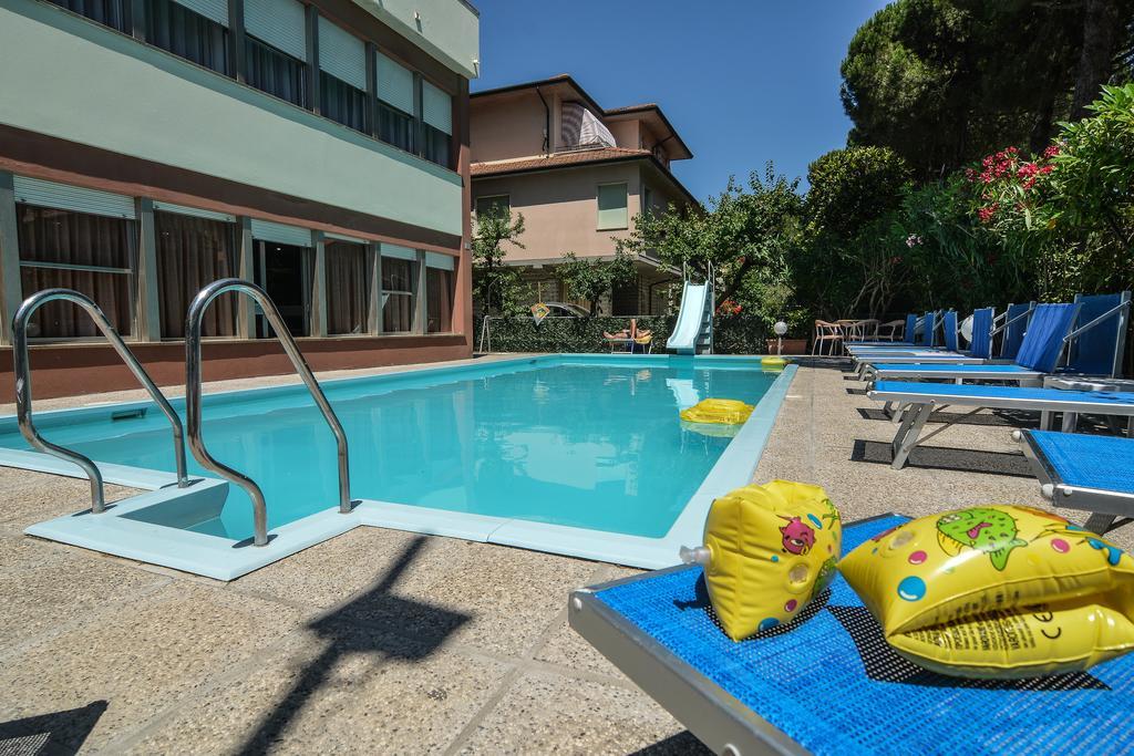 Hotel Zani Cervia Bagian luar foto