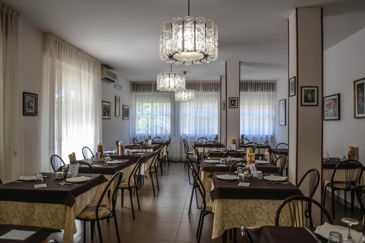 Hotel Zani Cervia Bagian luar foto
