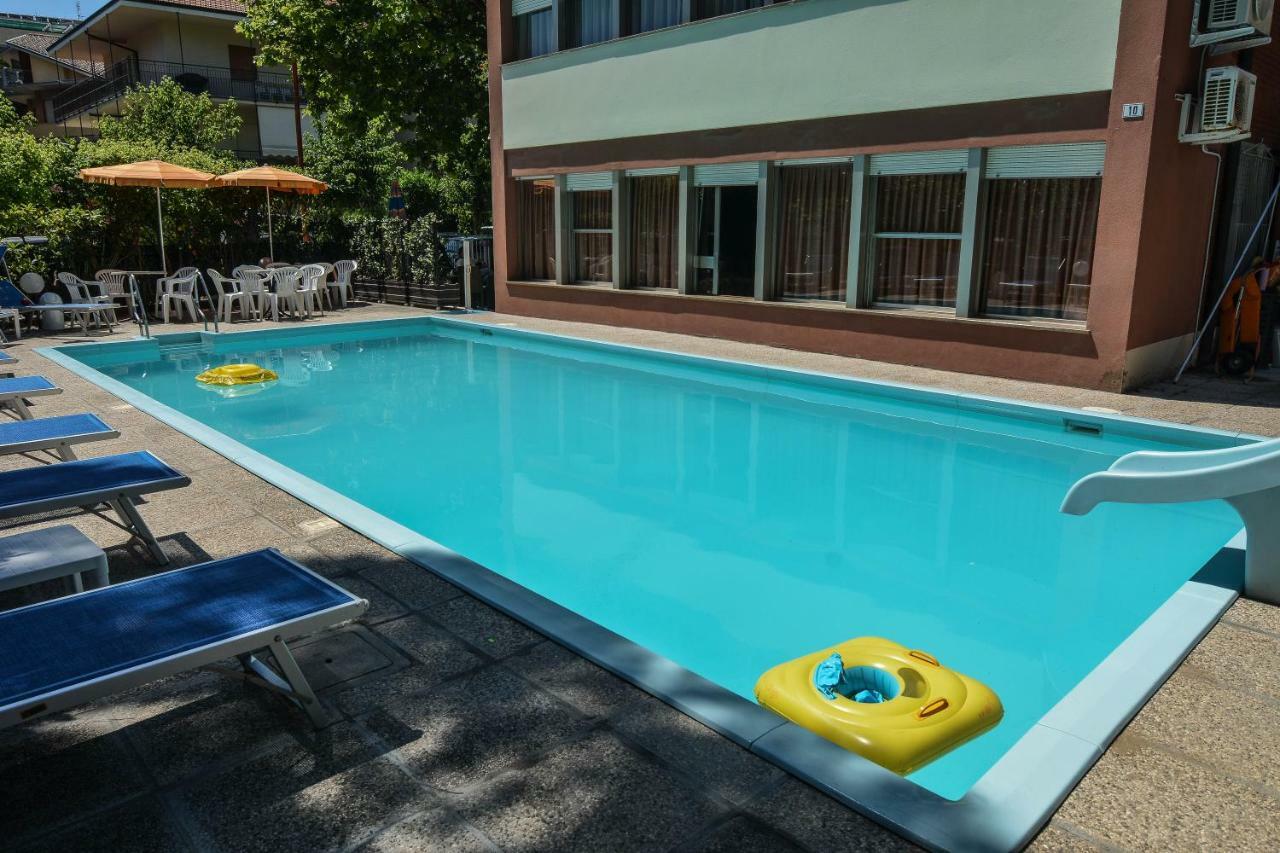 Hotel Zani Cervia Bagian luar foto