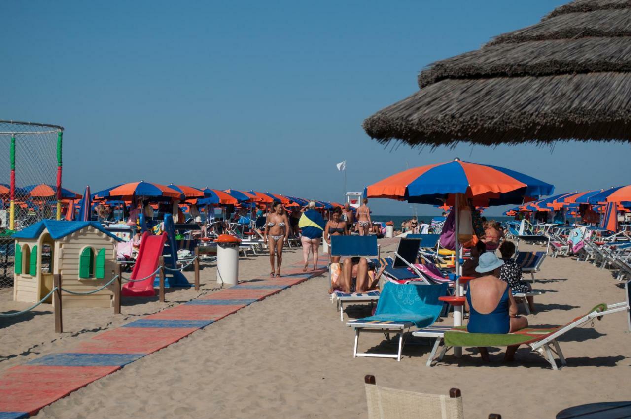 Hotel Zani Cervia Bagian luar foto